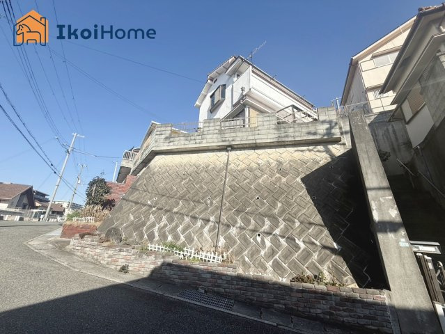 明石市東朝霧丘　中古戸建の前面道路含む現地写真|●年中無休：当日予約可●前面道路西側幅員約5ｍでゆったりしています！