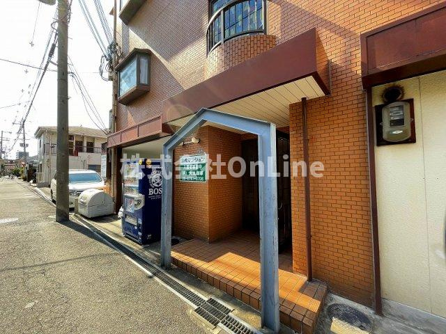 足代マンションのエントランス