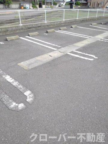 メゾン　アクティブ　Ｂの駐車場