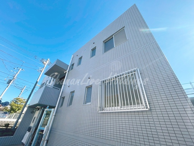 藤沢市弥勒寺３丁目の賃貸マンションの外観