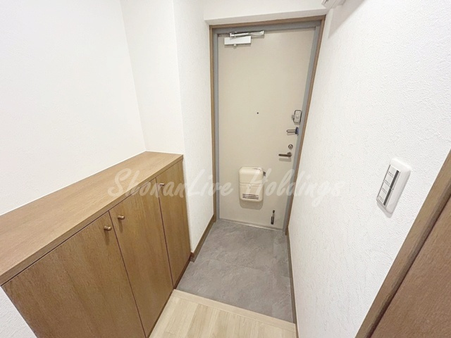 ル・ソレイユ弥勒寺の玄関