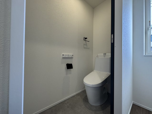 釧路市鳥取北5丁目▽ Kospa平屋モデルハウスのトイレ|手洗い一体型で衛生的。シンプルかつ機能的なモダン空間♪