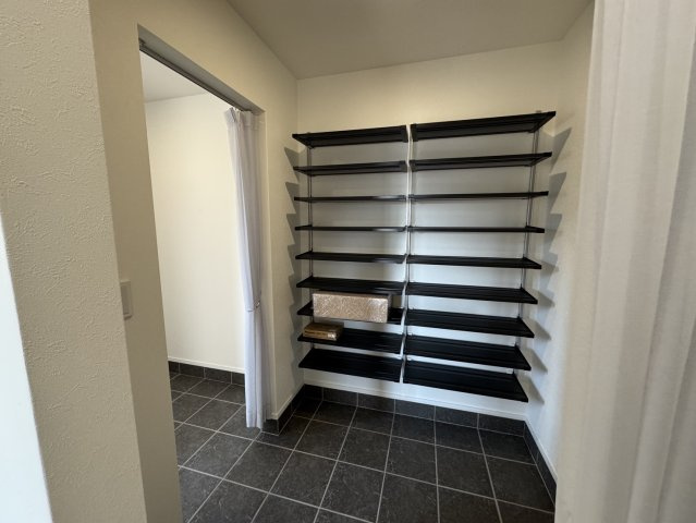 釧路市鳥取北5丁目▽ Kospa平屋モデルハウスの玄関|玄関がいつも片付く！家族全員の靴をまとめて収納できる機能性☆