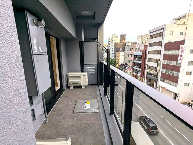 SEASON FLATS新御徒町EASTのバルコニー|5Fワイドバルコニー、南向き上層階は日当り眺望良好、洗濯物干せます