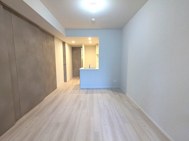 SEASON FLATS新御徒町EASTの設備|カウンターキッチン、エアコン2台付、リビングには高性能エアコン、インターネットWi-Fi無料、角部屋