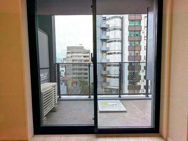 SEASON FLATS新御徒町EASTの設備|5F、南向き、上層階は日当り眺望良好、遮音性・防犯性・熱効率の高いペアサッシの窓です