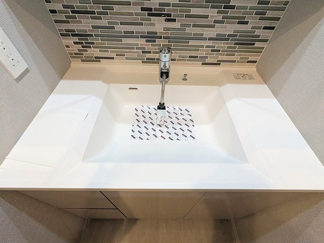 SEASON FLATS新御徒町EASTの設備|ハンドシャワー付独立洗面台です