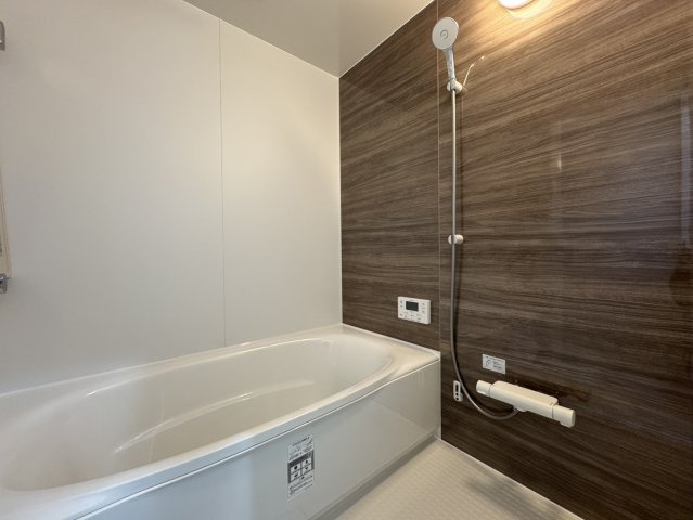 釧路市愛国東1丁目Kospaモデル▽家事動線と収納力が自慢の高性能な家の浴室|一日の疲れを癒す上質空間。お手入れ簡単で機能的なバスルーム。