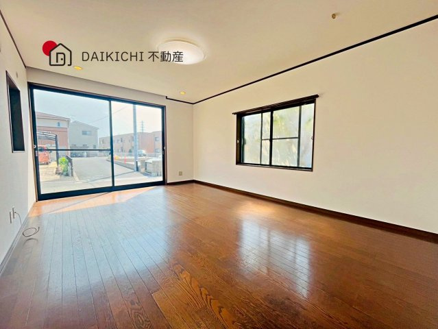 【居間・リビング】 | 北本市中丸3丁目　中古戸建