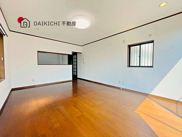 【居間・リビング】 | 北本市中丸3丁目　中古戸建