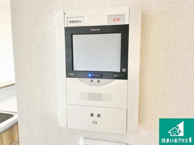 APAガーデンコート鳳西壱番館のセキュリティ|カラーモニターインターホン！声だけでなく来訪者の姿や顔がモニターで確認できるので、小さなお子様がいらっしゃるご家庭でも安心できます！