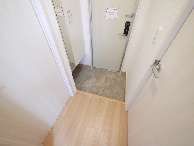 サニーソレイユの玄関|明るい玄関です