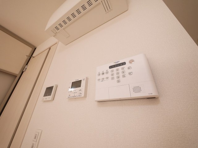 サニーソレイユのセキュリティ|お顔が見えるモニター付きインターホンで安心。