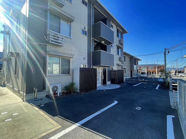 サニーソレイユの駐車場|駐車場完備です