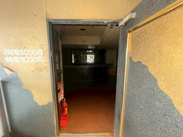 大門ビルの玄関