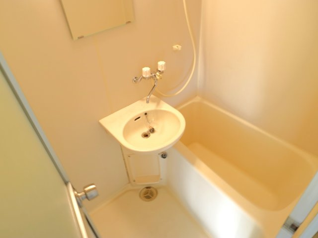 アップルハウスの浴室|他号室の写真の為異なる場合は、現況優先とします。