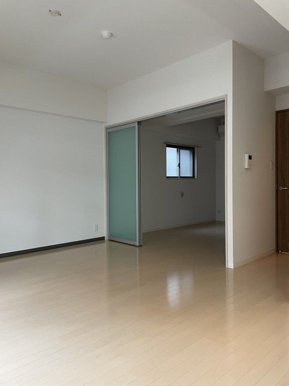 UPWARDの居間・リビング