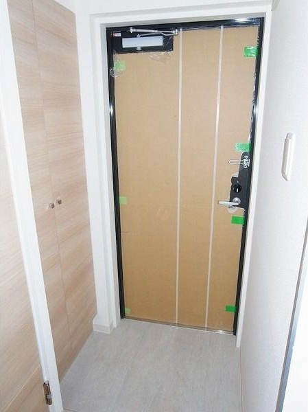 プランドール那古野の玄関