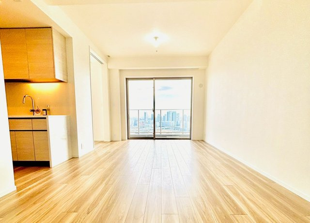 SKY DUO PARK VILLAGE T棟  33階の居間・リビング|東向きの明るいリビングダイニングです。