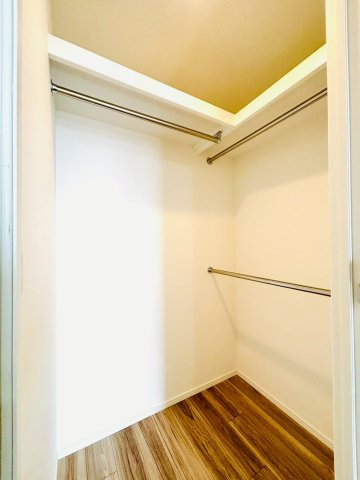 SKY DUO PARK VILLAGE T棟  33階の収納|6.5帖のベッドルームのウォークインクローゼットです。