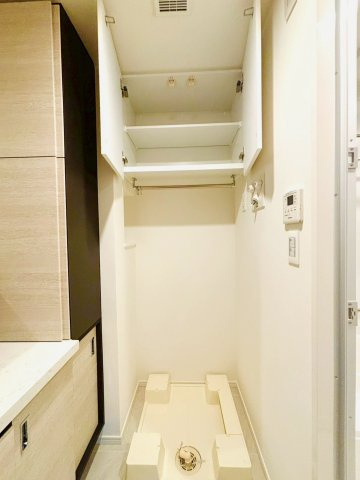 SKY DUO PARK VILLAGE T棟  33階の洗面所|洗面室内には、収納と防水パンがございます。