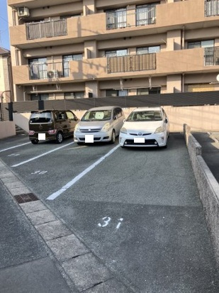 バンベールつつじが丘の駐車場