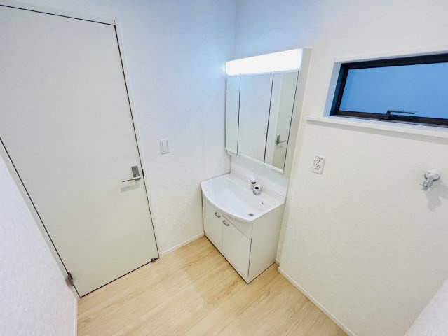 高浜市向山町5丁目8-38『仲介手数料無料』新築戸建ての独立洗面台