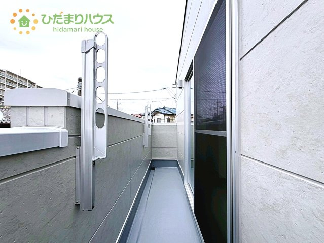 【バルコニー】 | 取手市中原町4　新築戸建 | 広々としたバルコニーは、大量の洗濯物を干しても余裕！お布団だって、家族全員分をいっきに干せますね(^O^)
