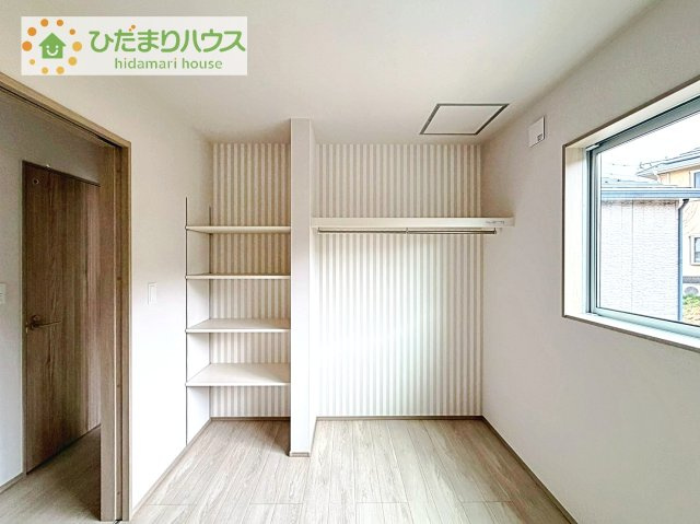 【収納】 | 取手市中原町4　新築戸建 | 大容量のクローゼット！ハンガーパイプ付き。
洋服をかけて収納すれば、「何を持っているか」忘れることもありません！