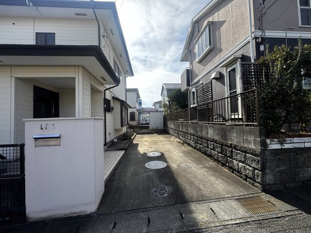 前橋市田口町　中古住宅の駐車場|縦列2台駐車可能です！