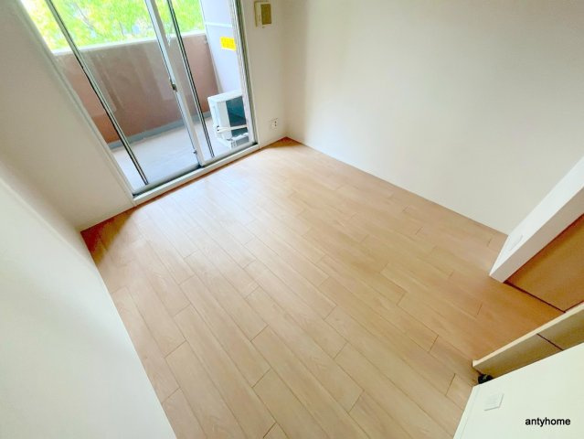 プレサンス難波元町　仲介手数料無料の居間・リビング