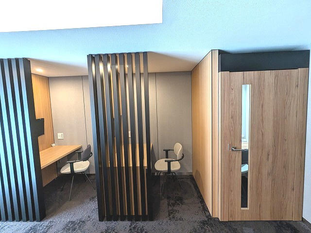 LEFOND PROGRES秋葉原マークスの設備|Wi-Fi完備の2Fビジネスラウンジ、個別ブースもあります