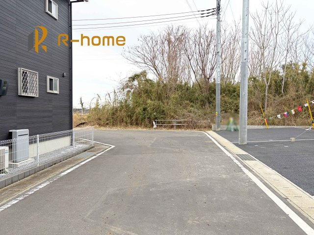 結城市結城第43-II期　新築戸建て　1号棟の前面道路含む現地写真|堂々！建物完成♪実際のお部屋をご見学可能です♪
ご見学が一番の資料！お気軽にお問い合わせ下さい♪
