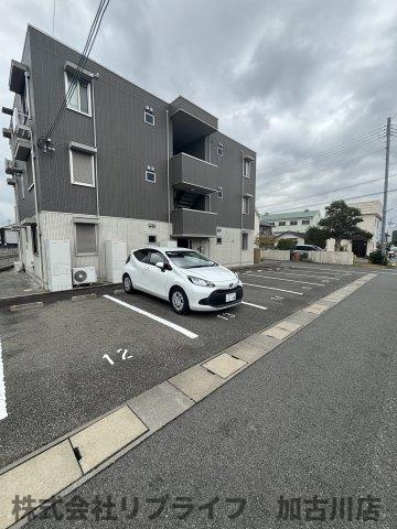SMILE HERAT IIの駐車場