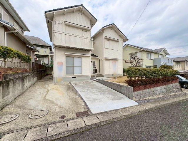 草津市若草7丁目　中古戸建ての前面道路含む現地写真