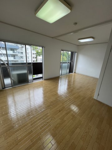 第一長門ビル【おとり物件なし】#学生・社会人にオススメ！初期費用分割払いOK！の居間・リビング