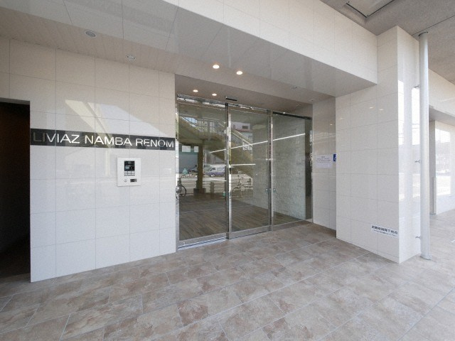 リヴィアス難波ルノンのエントランス