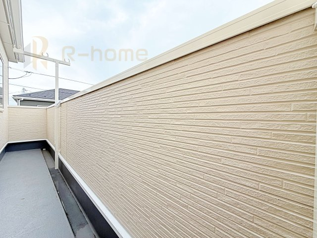 結城市結城第43-II期　新築戸建て　2号棟のバルコニー|お布団やラグなどの大きな物も干しやすい広々としたバルコニー！