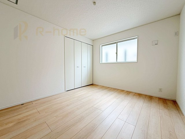 結城市結城第43-II期　新築戸建て　2号棟の洋室|お部屋のサッシにはペアガラスを採用、高い断熱性による省エネと結露対策に有効です♪