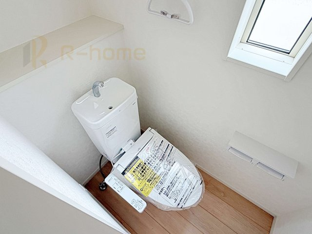 結城市結城第43-II期　新築戸建て　2号棟のトイレ|2か所のトイレで忙しい時間帯も安心です！