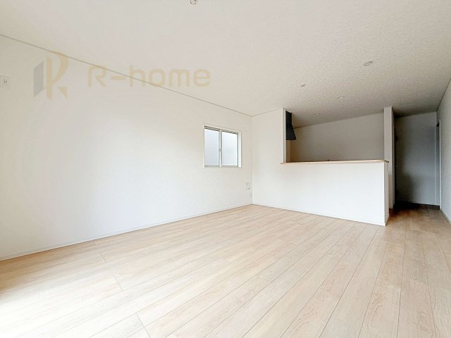 結城市結城第43-II期　新築戸建て　2号棟の居間・リビング|広くて明るいＬＤＫ♪ ゆったりくつろげるリビングスペースで、ご家族皆様の笑顔が溢れます。