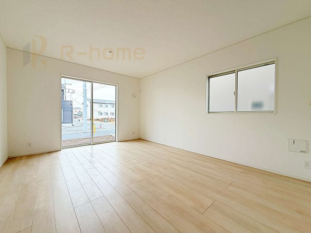 結城市結城第43-II期　新築戸建て　2号棟の居間・リビング|広々とした余裕のあるリビングです♪大きな窓からは自然光が届きます。