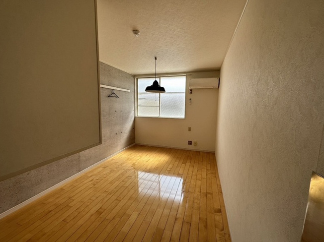 【居間・リビング】 | 南向き：別部屋の写真です。