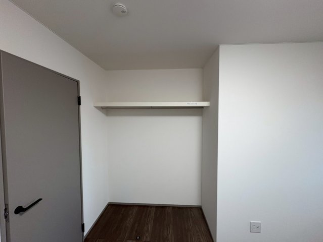 武佐3丁目【フルリノベーション】平屋の快適な暮らしを！の収納|【リノベで一新】シンプルで使いやすいクローゼット