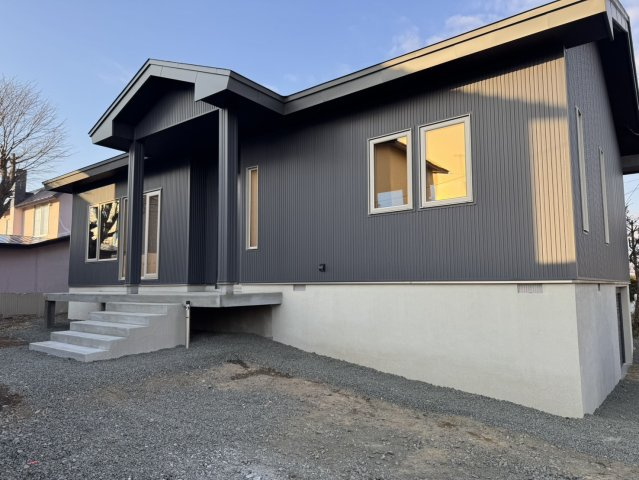 武佐3丁目【フルリノベーション】平屋の快適な暮らしを！の外観|フルリノベーション済！スタイリッシュな外観の戸建