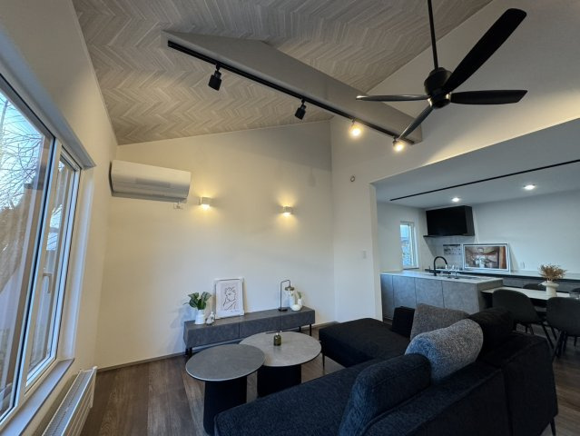 武佐3丁目【フルリノベーション】平屋の快適な暮らしを！の居間・リビング|劇的ビフォーアフター！新築のように生まれ変わった家◎