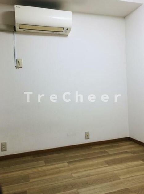 オノラインビルの洋室