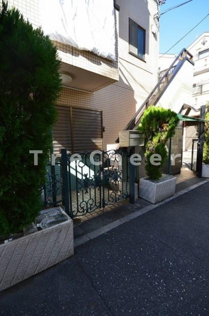 オノラインビルのエントランス