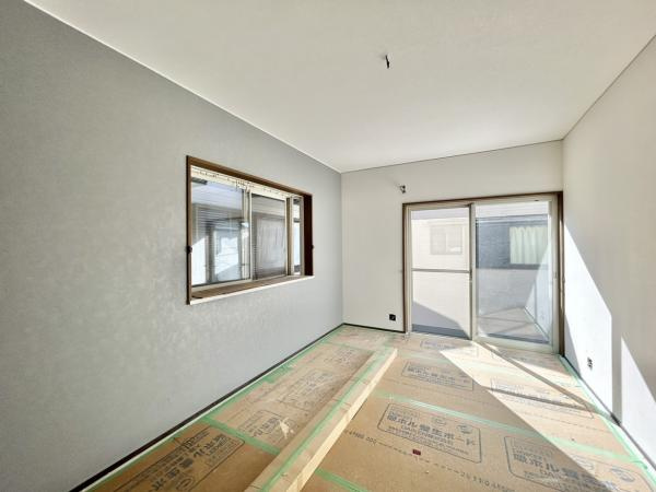 一宮しなね一丁目　中古戸建ての洋室|2階南東側洋室です。フローリング上張り、クロス張替えを行いました♪
