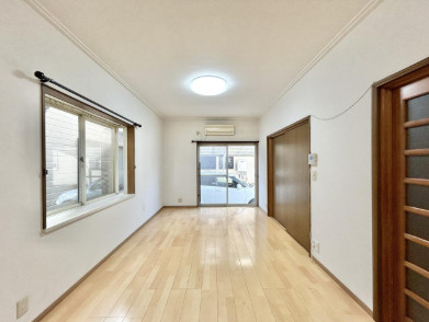 一宮しなね一丁目　中古戸建てのその他|リビングはフローリング上張り、クロスの張替え済み☆